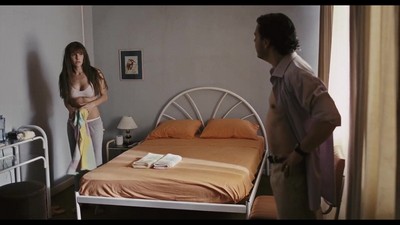 Фильм "Bruna Surfistinha" также известный как "Сладкий яд скорпиона" – история Ракель, которая бросает учебу и покидает свою благополучную семью, чтобы стать проституткой по вызову.